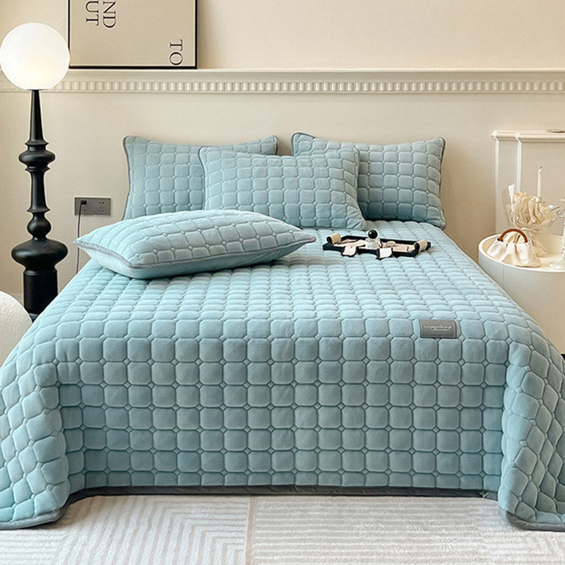 Cozy Plush Throw Blanket with Textured Pattern