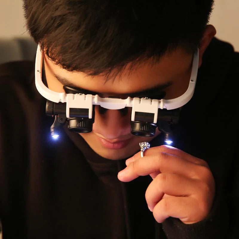 Powerful 3-in-1 Magnifying Glass
