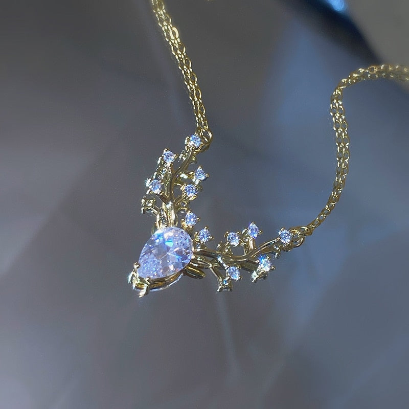 Fesara | Elegant Deer Pendant Necklace