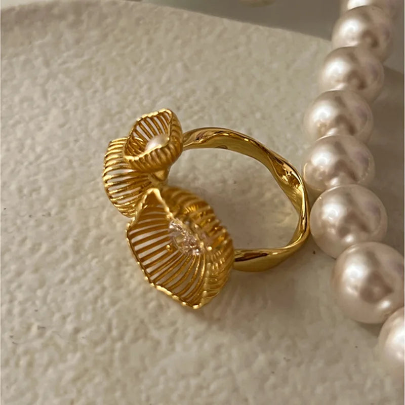 Luxurious Pearl Shell Diamond Ring