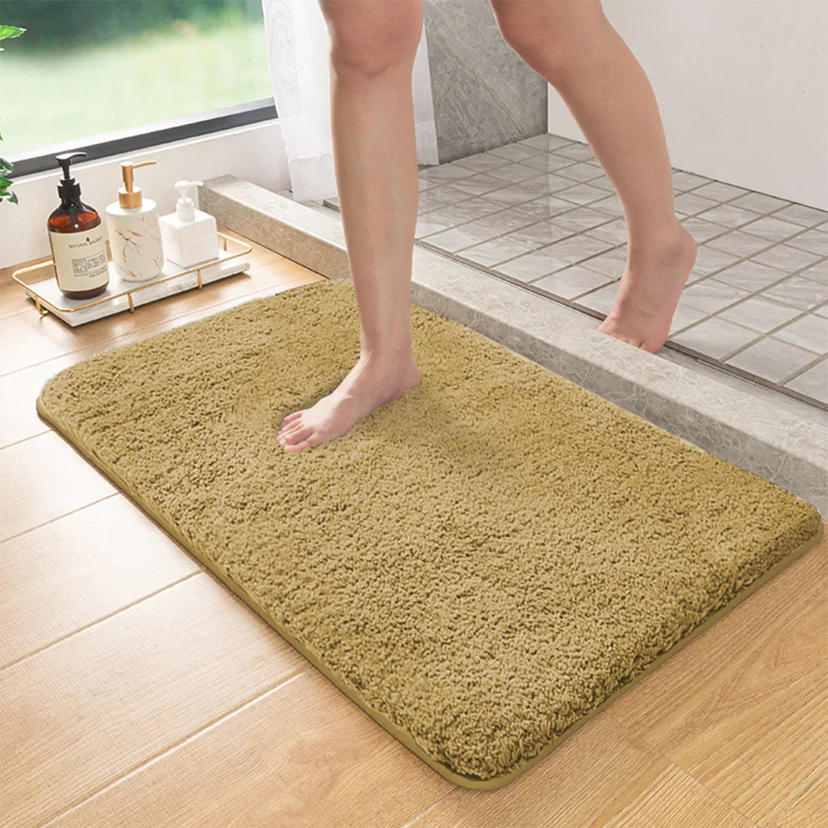 Plush Bathroom Mat with Non Slip Bottom