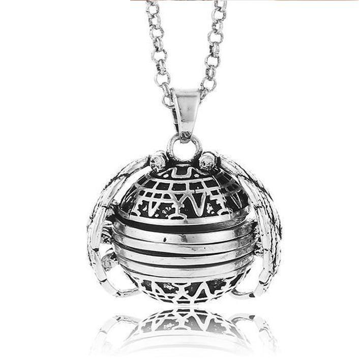 Sparkling Wing Shaped Pendant Necklace