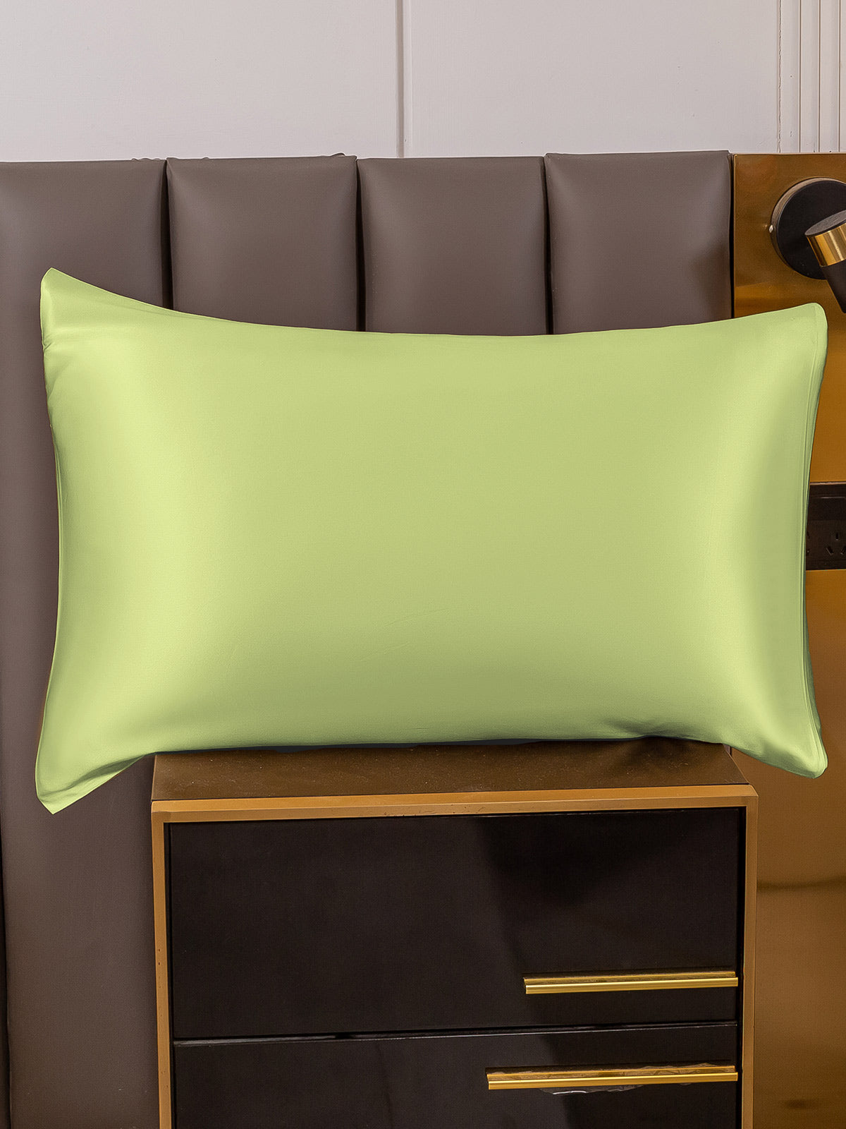 Soft Mulberry Silk Pillowcase Set with Zipper Closure