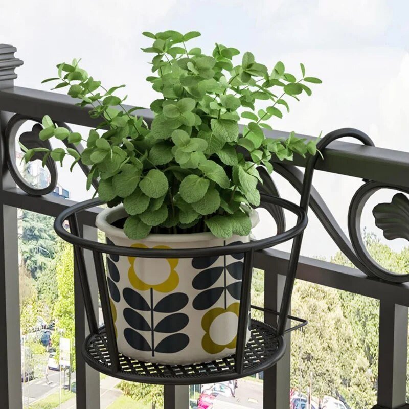 Beautiful Outdoor Hanging Plant Decor