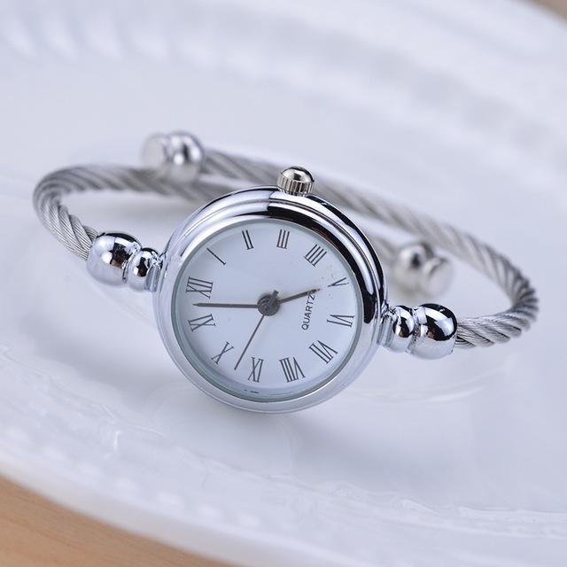 Classic Vintage Women's Leather Wrist Watch