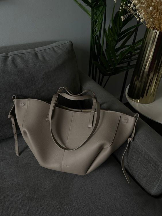 Classic Ladies Leather Shoulder Bag
