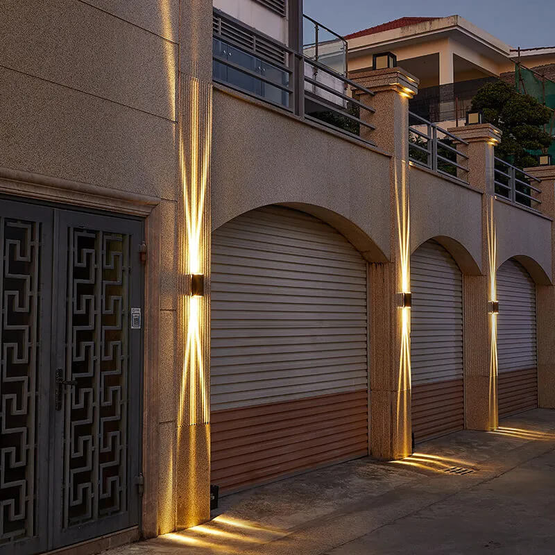 Durable Outdoor LED Wall Lamp – Silver Aluminium Housing