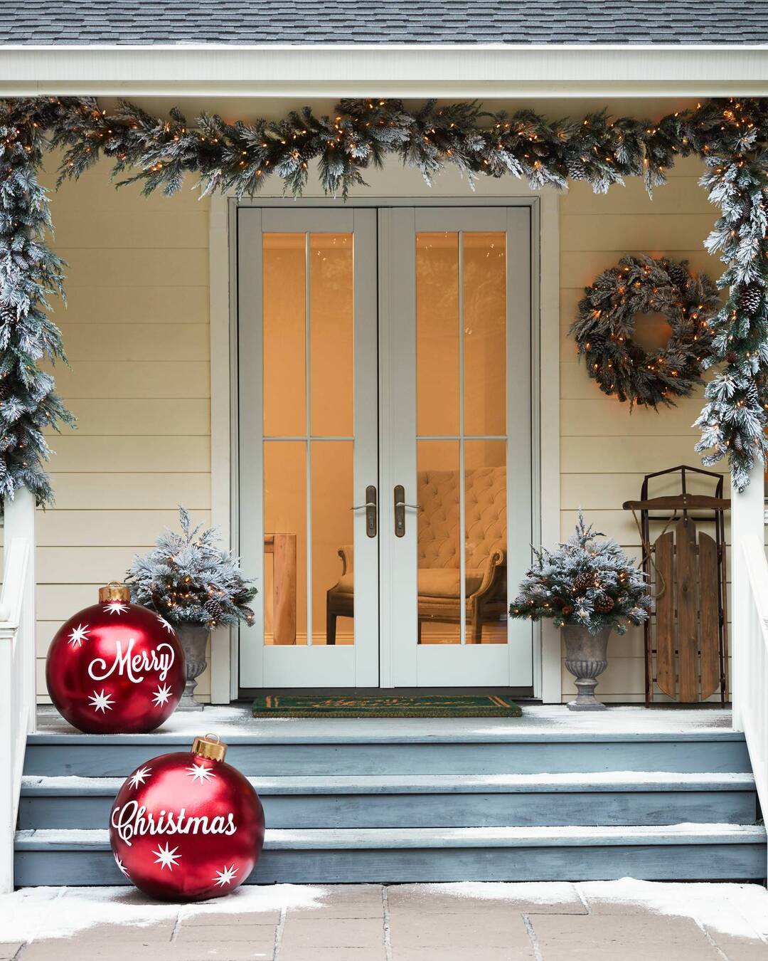 Festive Outdoor Christmas Inflatable Ball Decoration