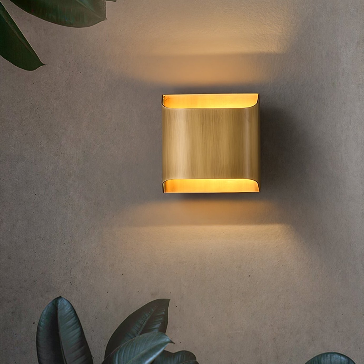 Elegant Arc Brass LED Wall Light Fixture
