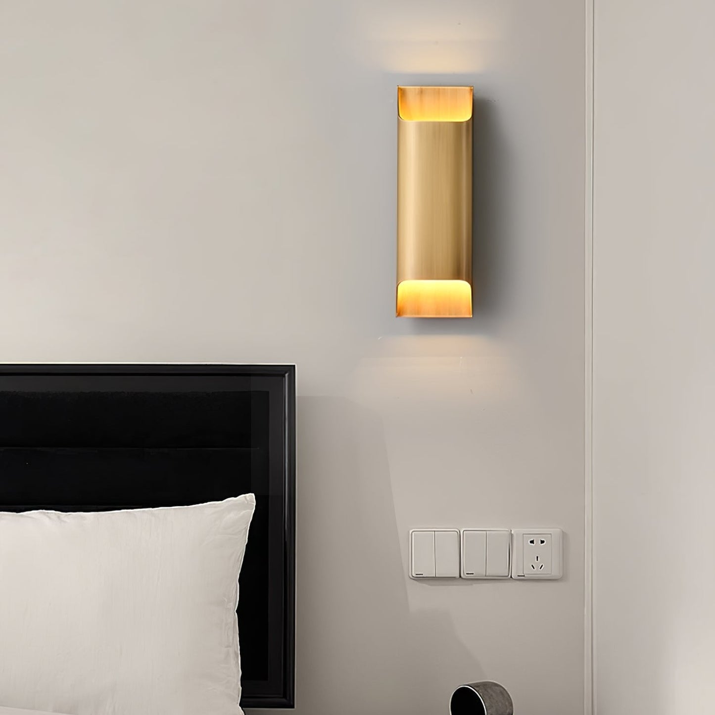 Elegant Arc Brass LED Wall Light Fixture