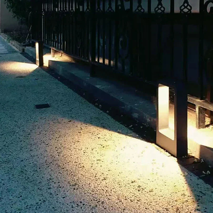 Simple Outdoor Pathway Lamp
