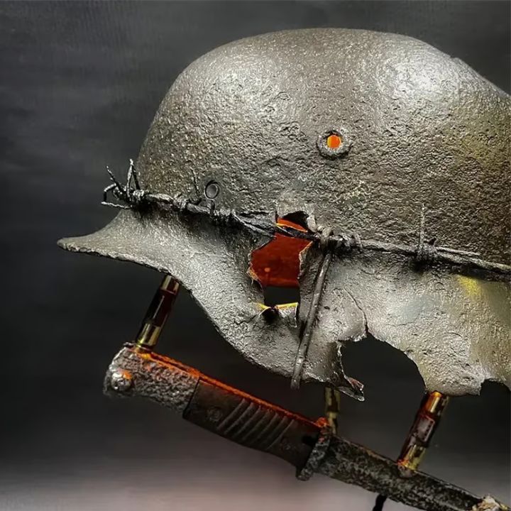 Classic Metal Helmet Desk Lamp