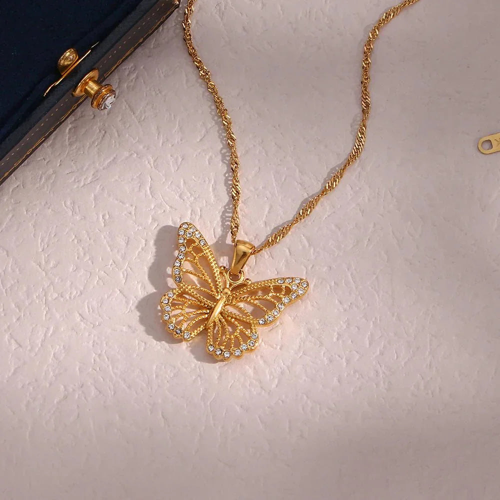 Luxurious 18k Gold Butterfly Diamond Necklace