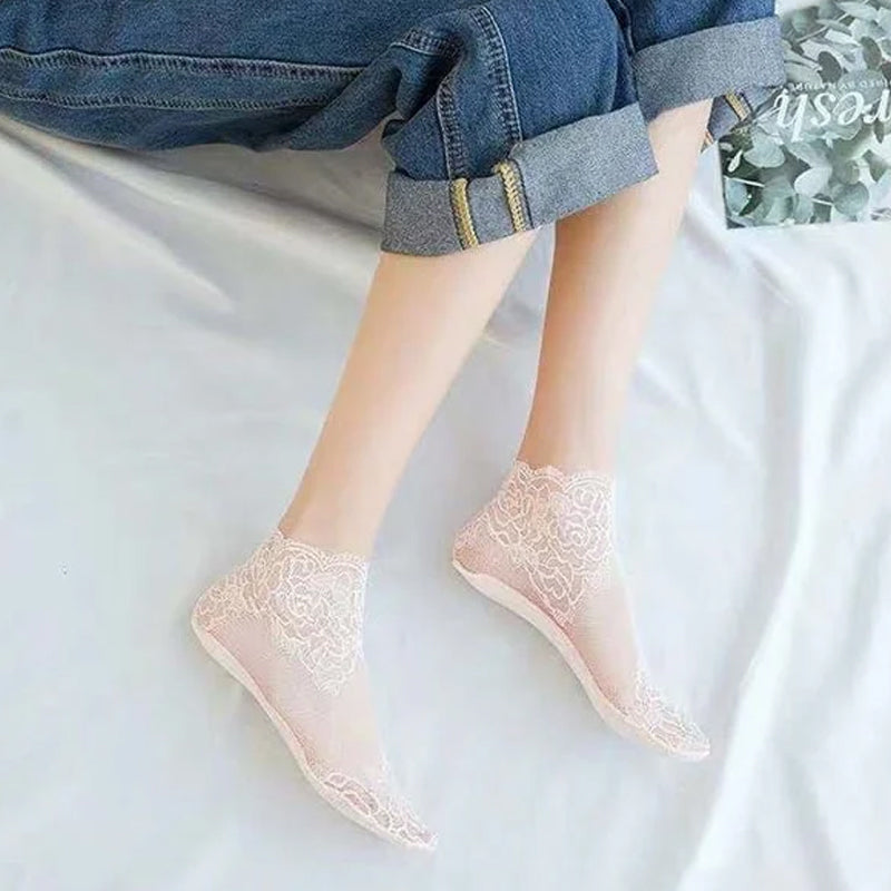 Fesara | Women's Elegant Lacey Ankle Socks