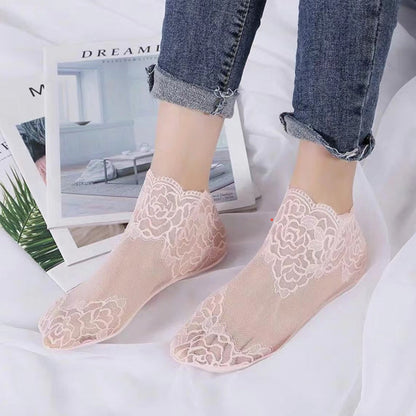 Fesara | Women's Elegant Lacey Ankle Socks