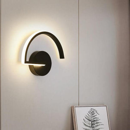 Modern LED Curved Wall Light with Aluminium Finish