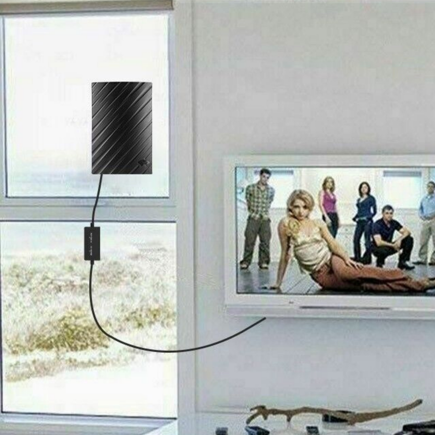 Strong Indoor HDTV Antenna with Long Range Reception