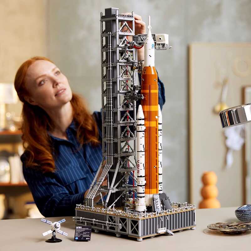 Detailed NASA Artemis Rocket Model Building Kit