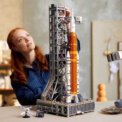 Detailed NASA Artemis Rocket Model Building Kit