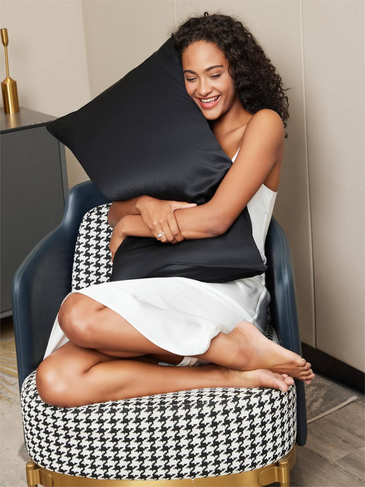 Soft Mulberry Silk Pillow Cover with Hidden Zip