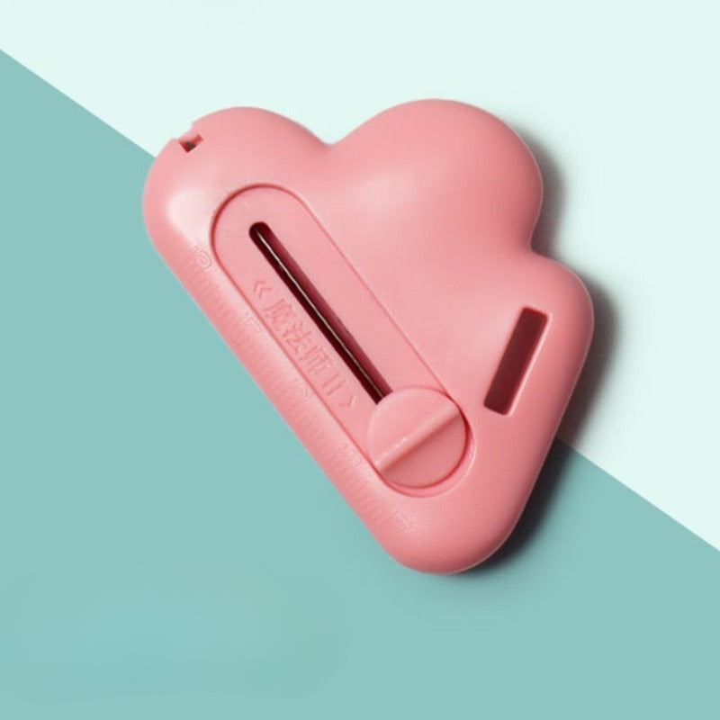 Detachable Sewing Guide with Built-in Cutter Tool