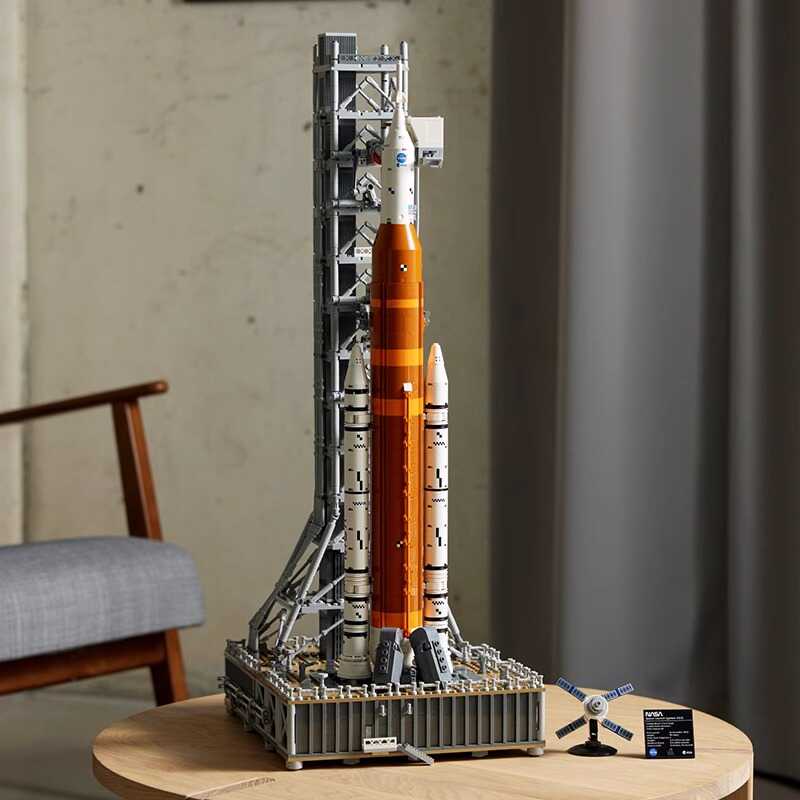 Detailed NASA Artemis Rocket Model Building Kit