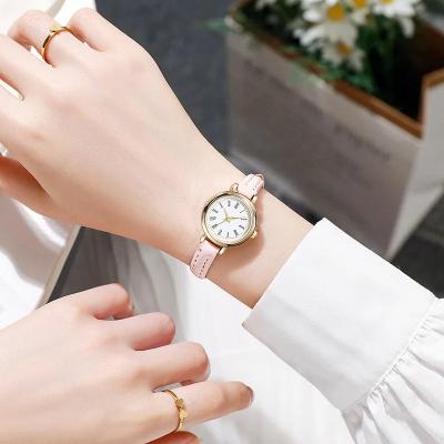 Simple Gold Women's Watch with Roman Numerals - Fesara