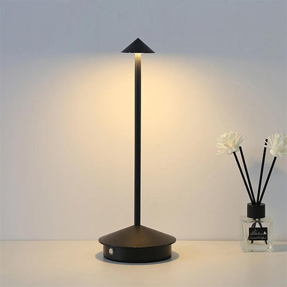 Modern Robyn LED Desk Light - Fesara