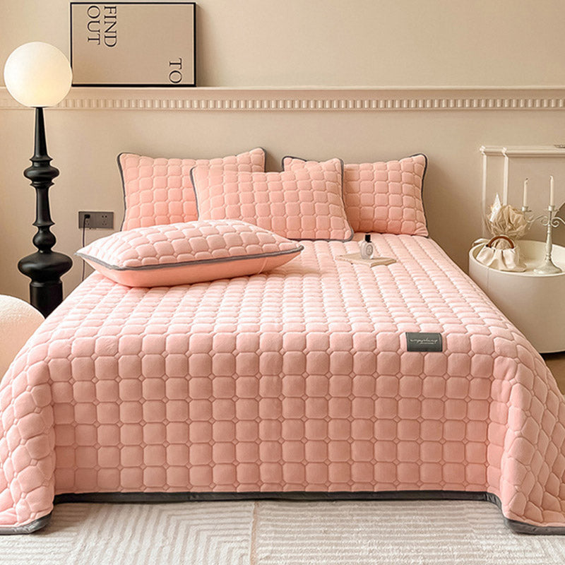 Cozy Plush Throw Blanket with Textured Pattern