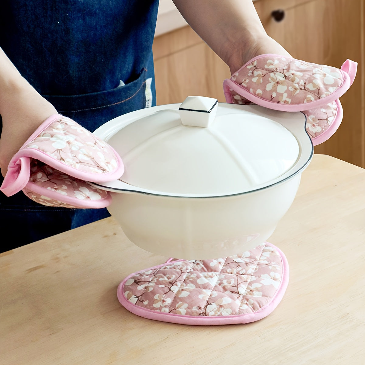 Heat Resistant Oven Mitts with Cute Heart Grip Pads