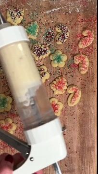 Deluxe Cookie Maker Kit with 20 Discs & 4 Tips