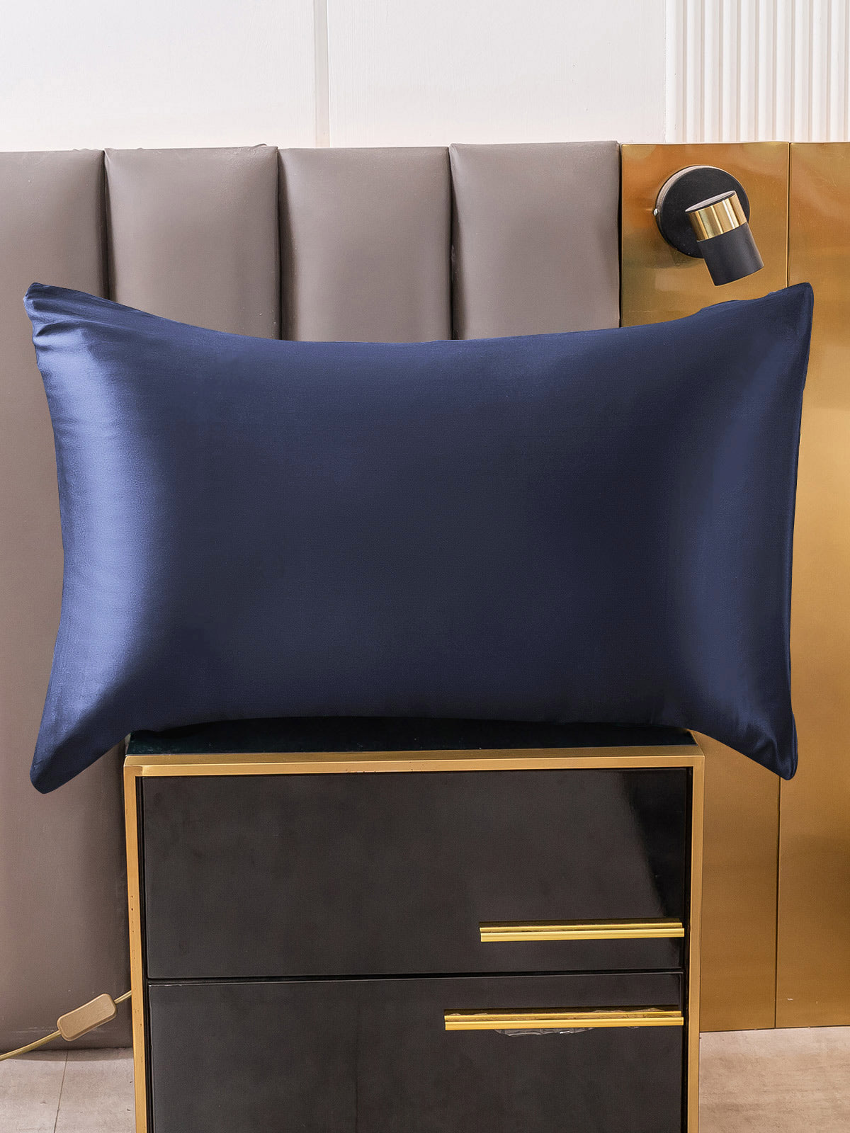 Soft 100% Silk Pillowcase with Hidden Zipper Closure