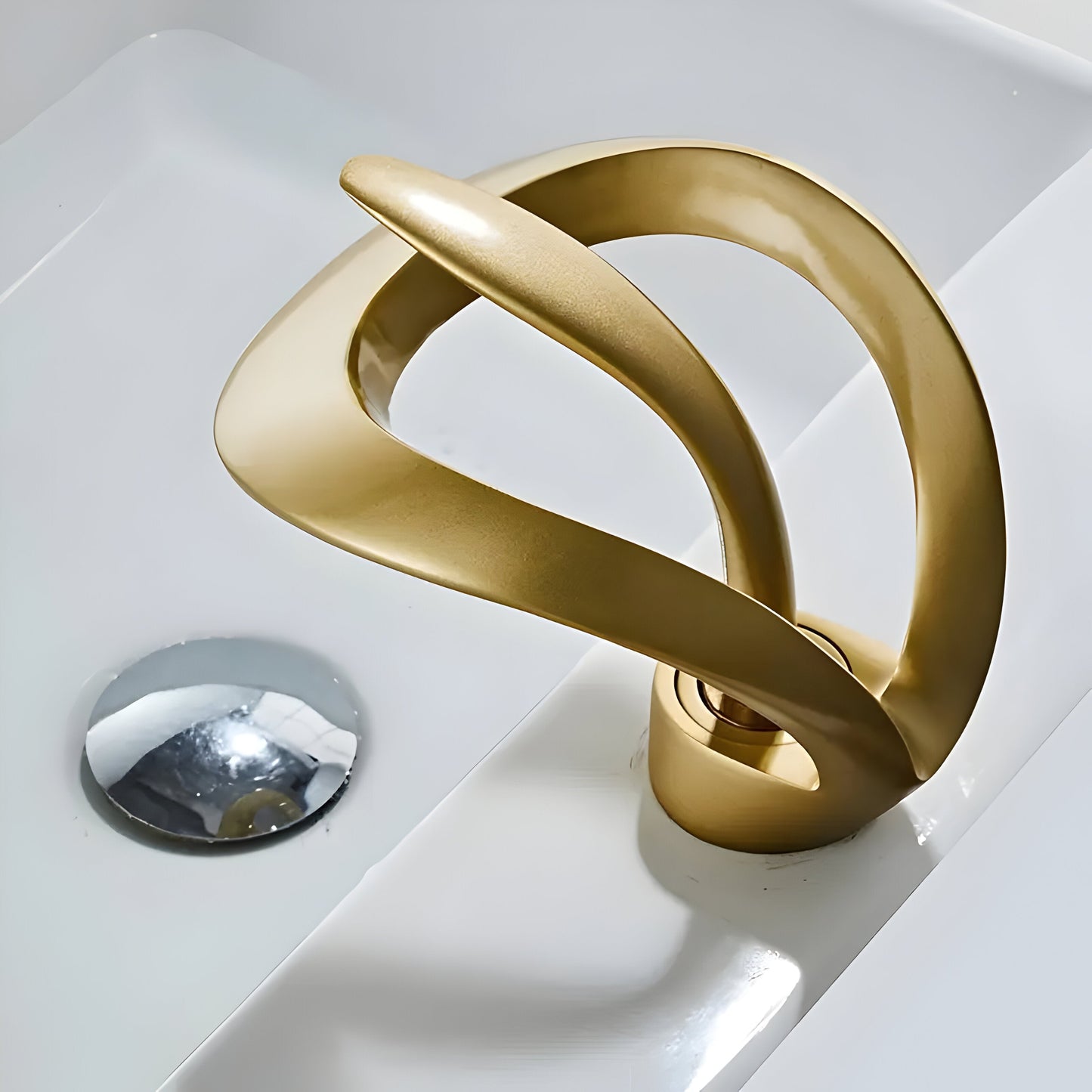 Modern Chrome Bathroom Faucet - Fesara