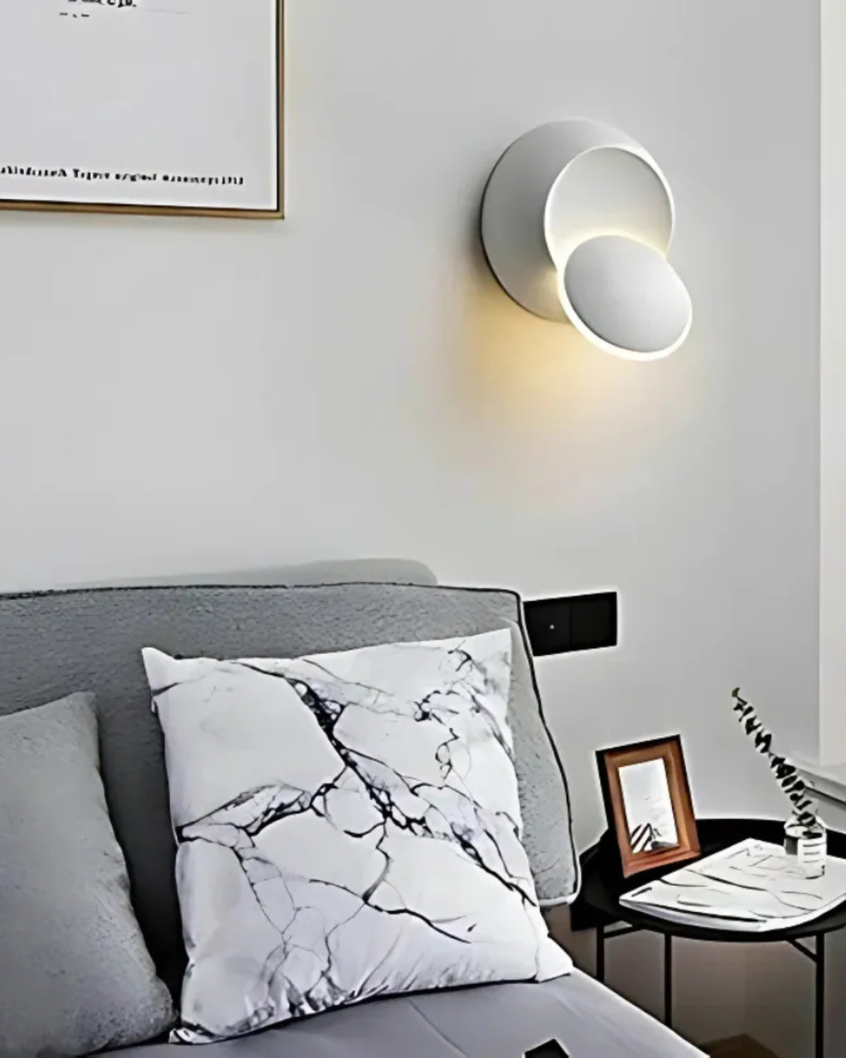 Stylish Wall Lamp with Round Glow Ambient Light