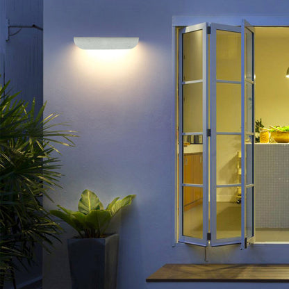 Fesara | Contemporary Weatherproof Outdoor Wall Light