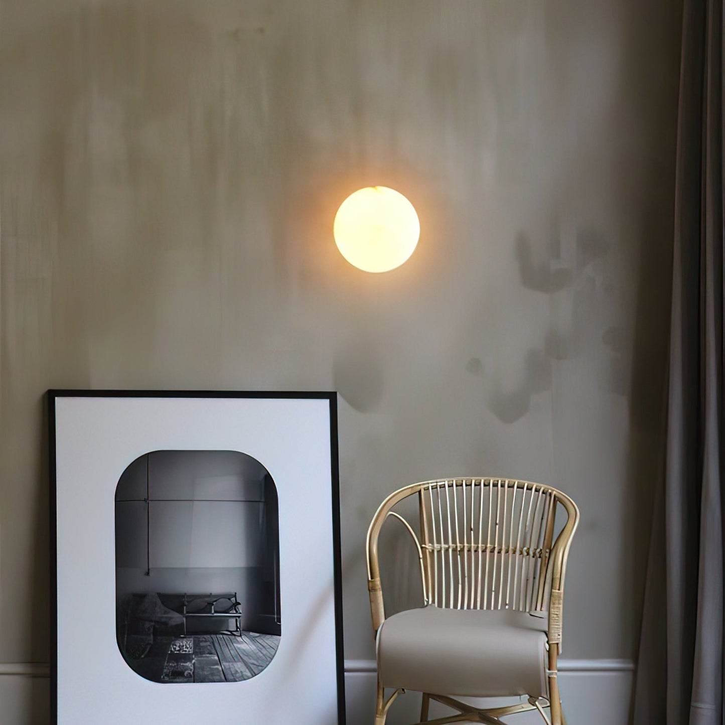 White Round LED Wall Light Fixture