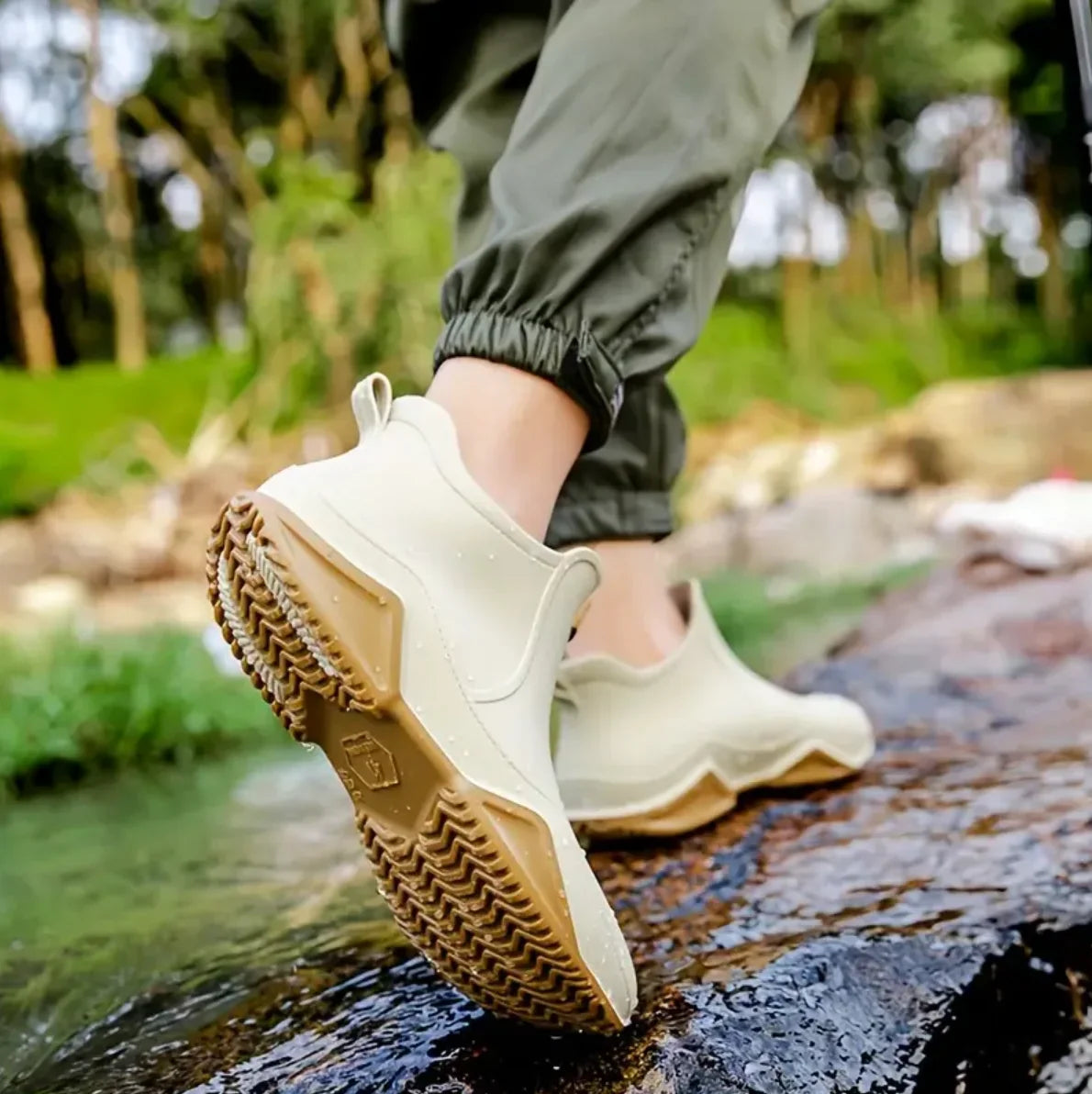 AquaGuard | Durable Waterproof Rubber Rain Boots for Outdoor Activities 1