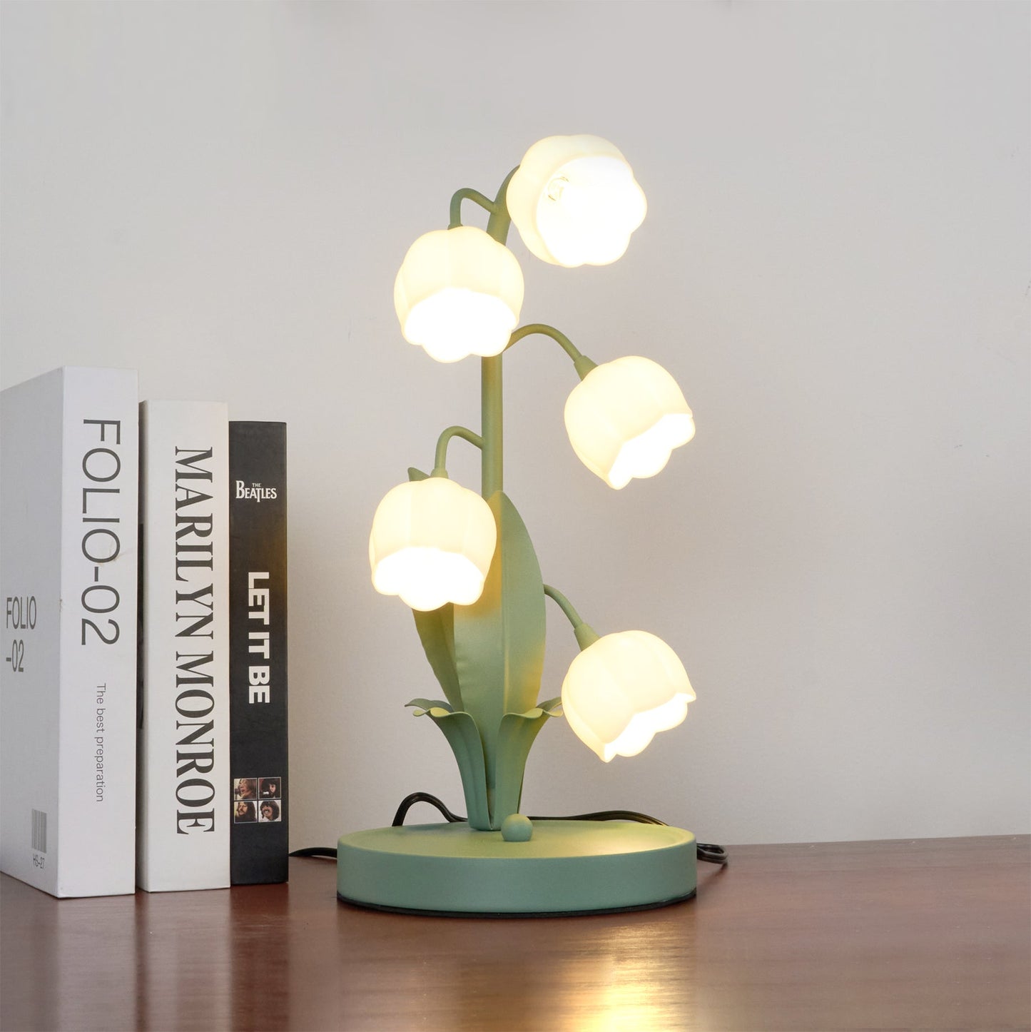 Elegant Flower Pattern Table Lamp