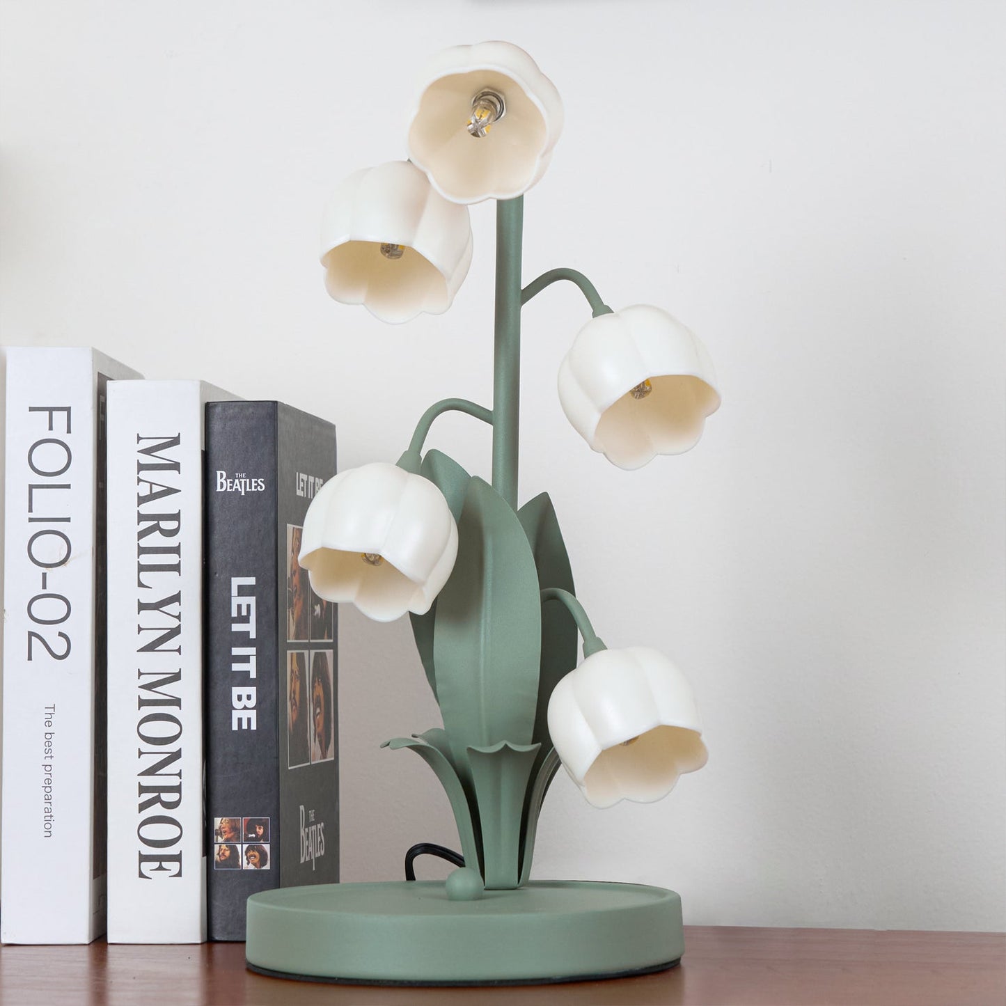 Elegant Flower Pattern Table Lamp