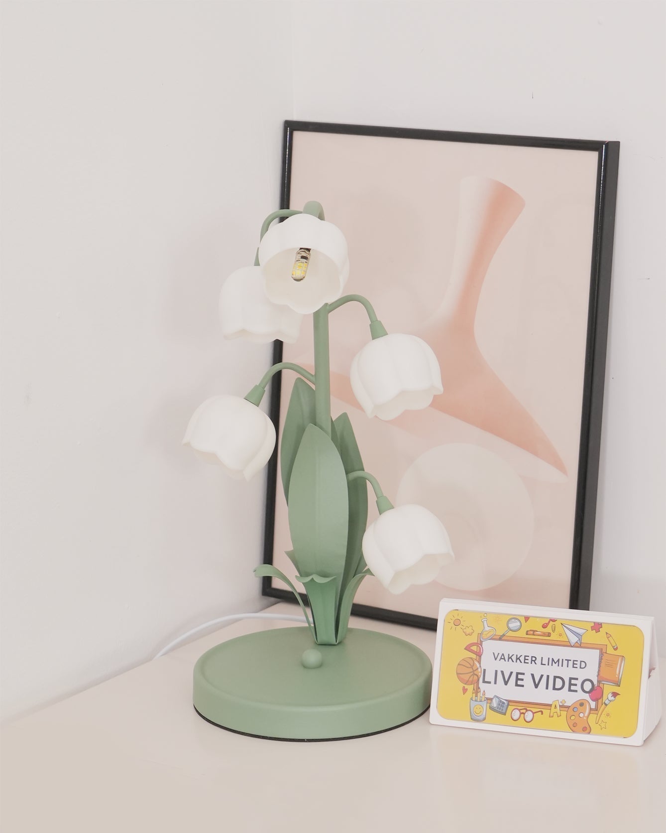 Elegant Flower Pattern Table Lamp