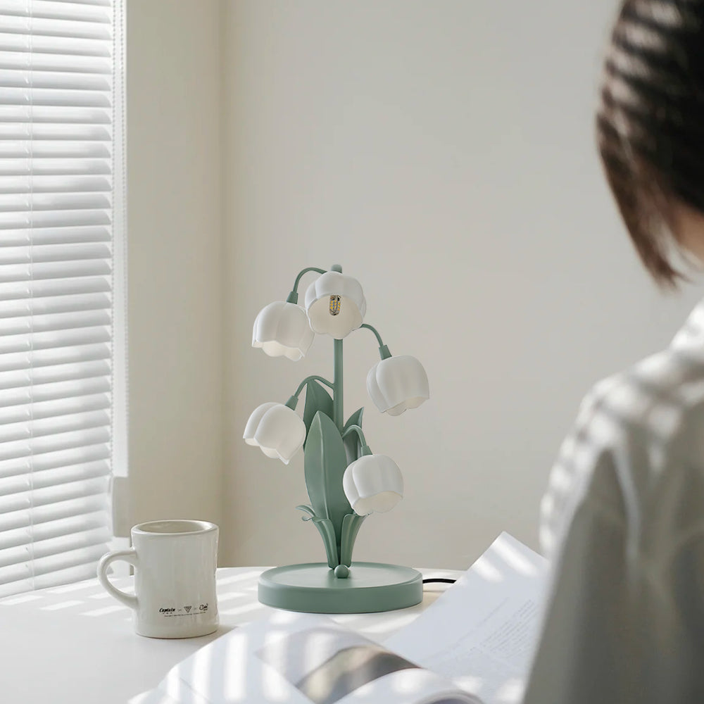 Elegant Flower Pattern Table Lamp