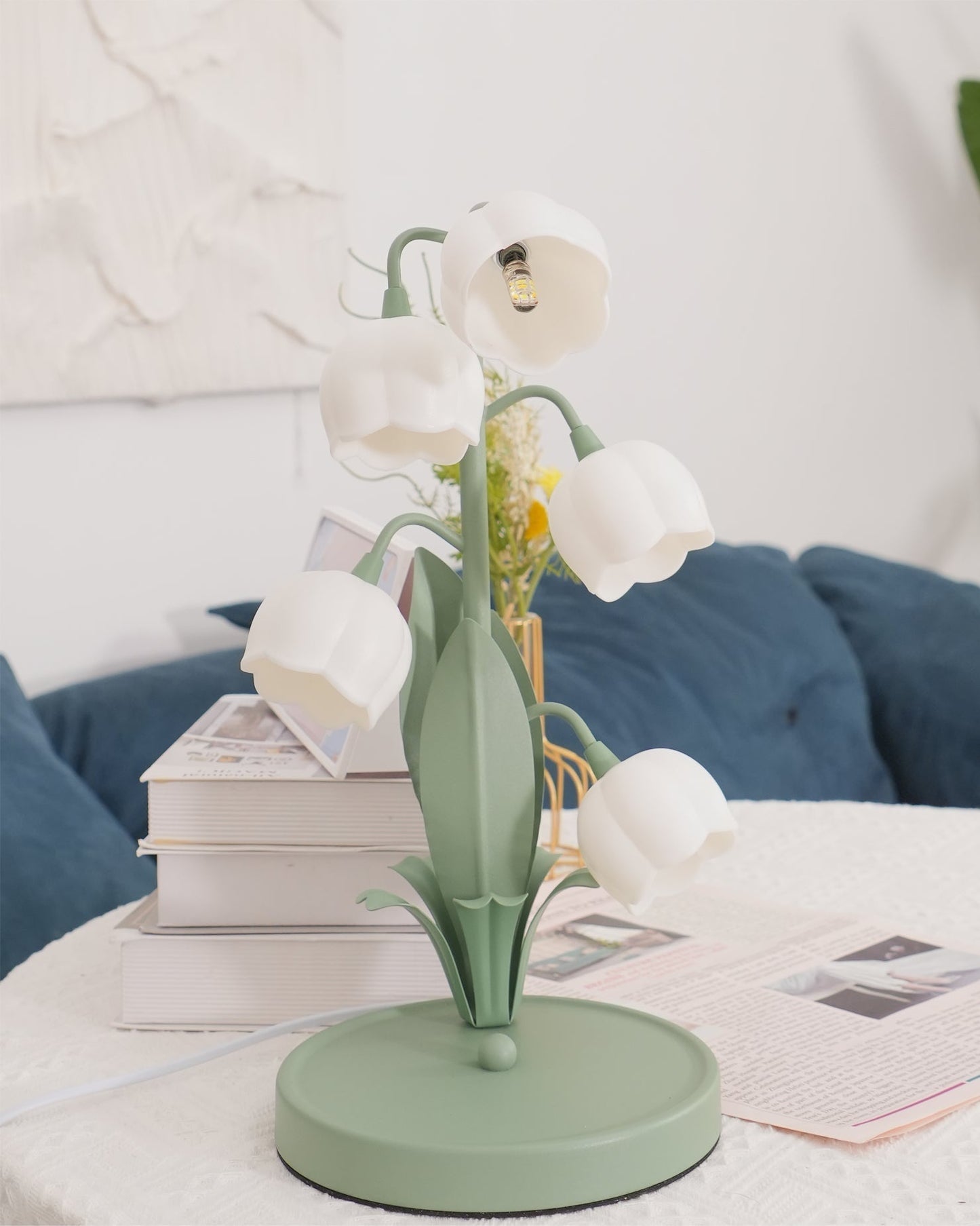 Elegant Flower Pattern Table Lamp