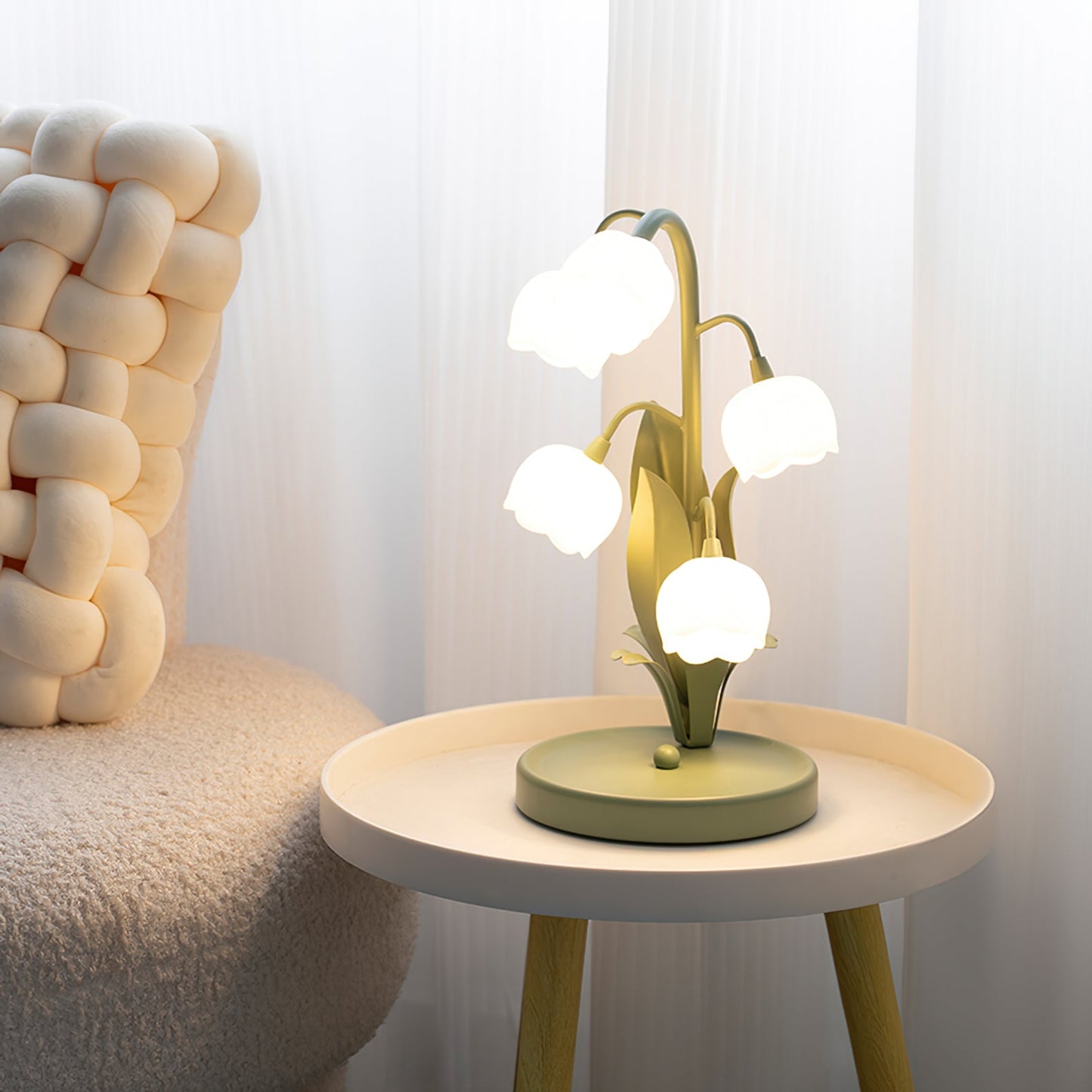 Elegant Flower Pattern Table Lamp
