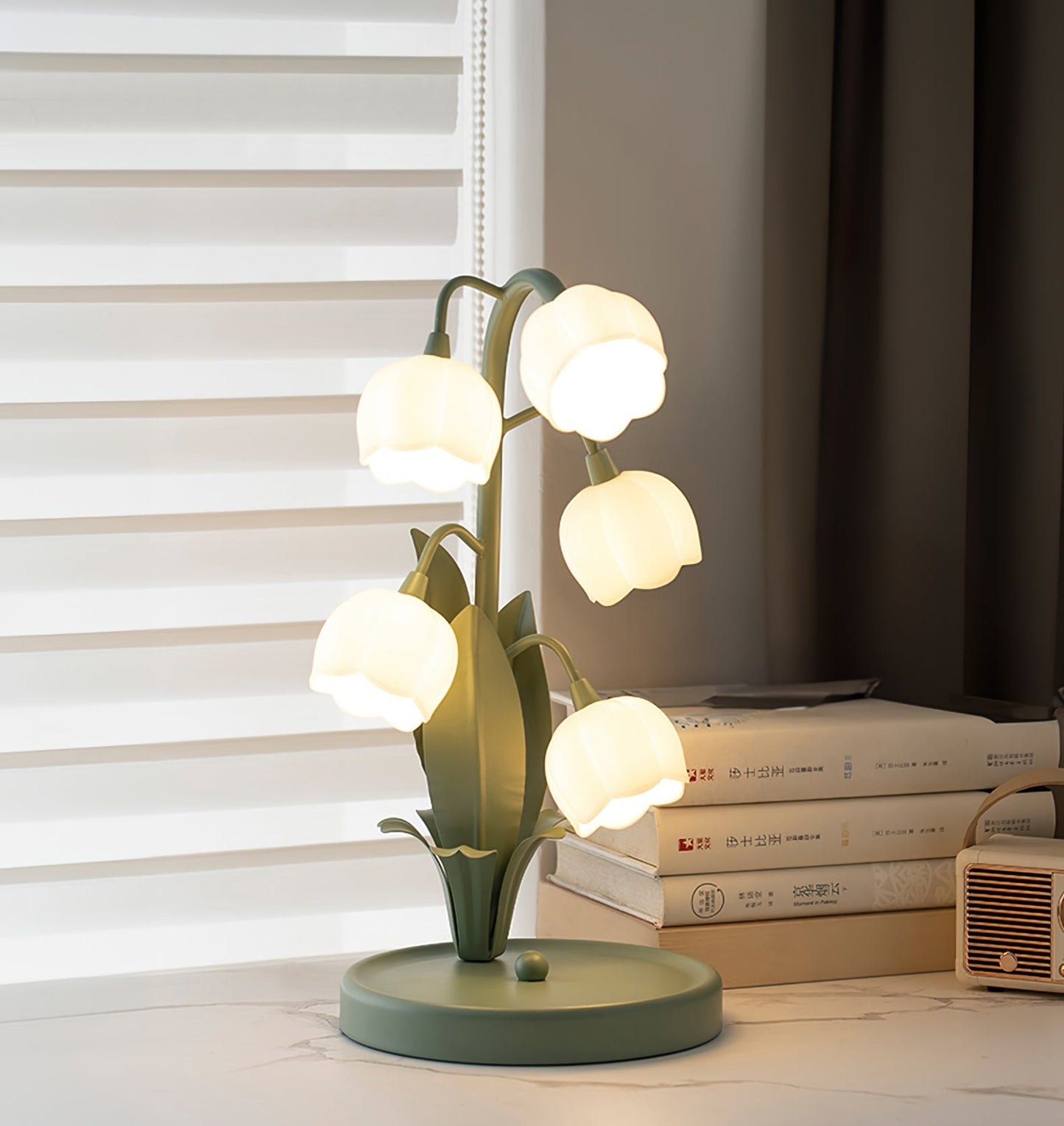Elegant Flower Pattern Table Lamp