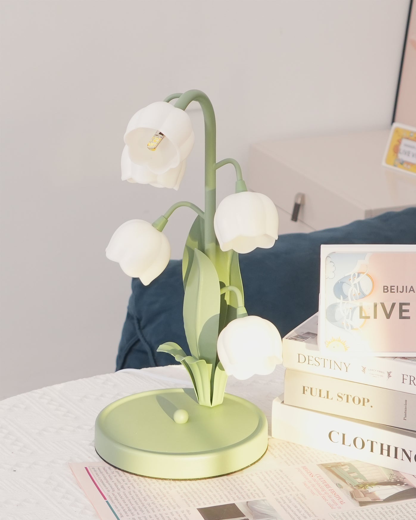 Elegant Flower Pattern Table Lamp