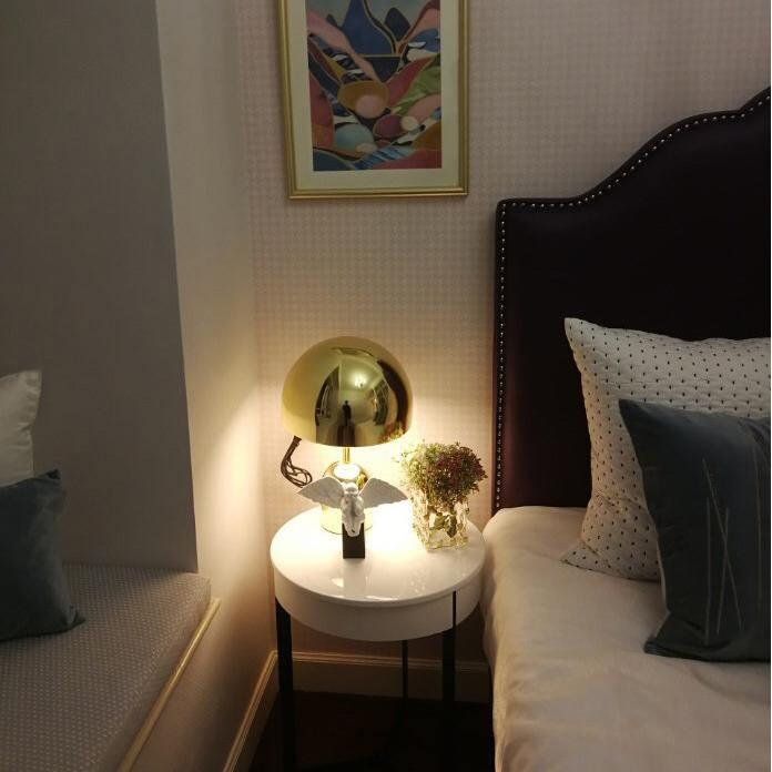 Stylish Round Table Lamp Clock