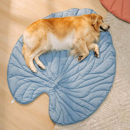 Soft Leaf Shaped Dog Blanket