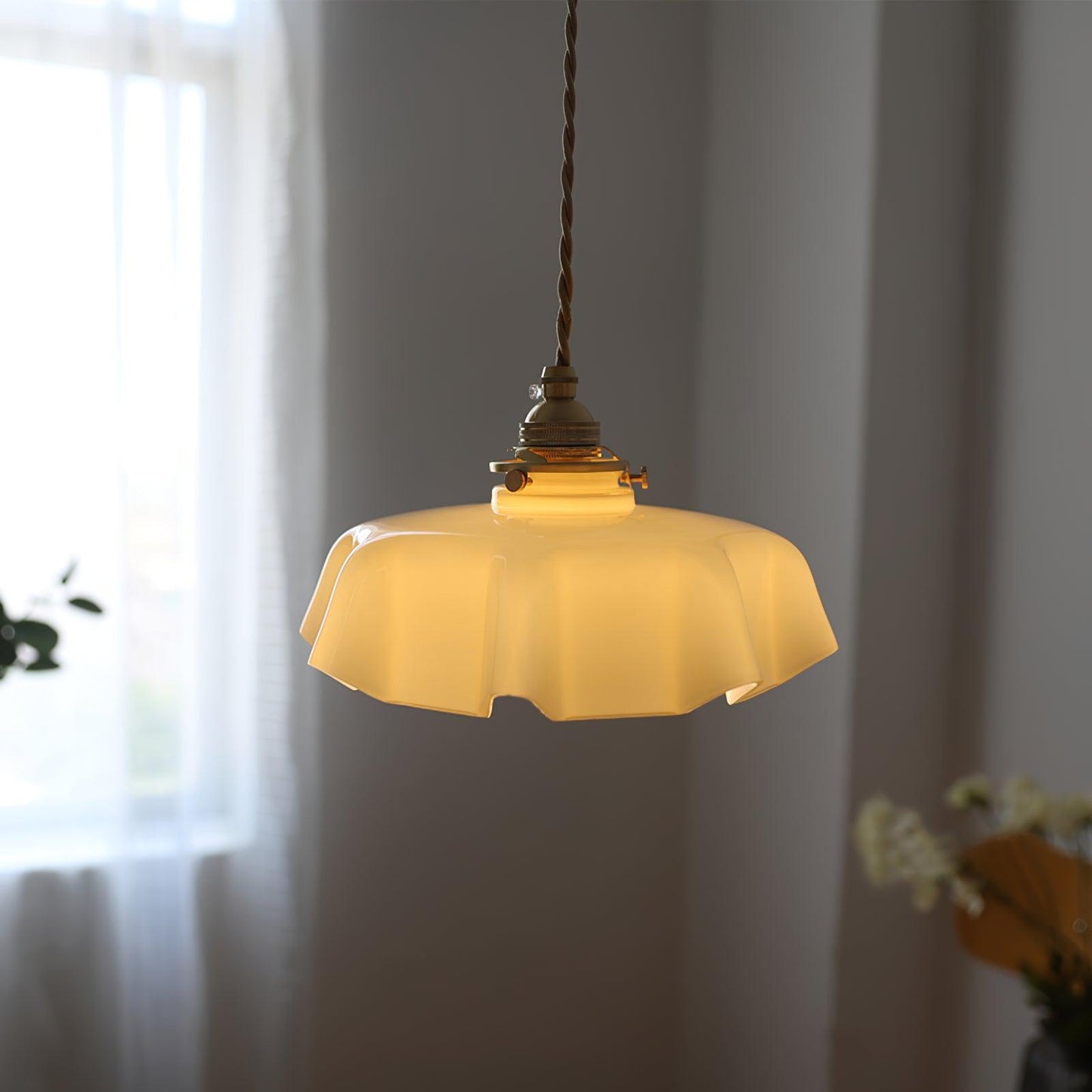 Elegant Ruffled Glass Metal Pendant Lamp