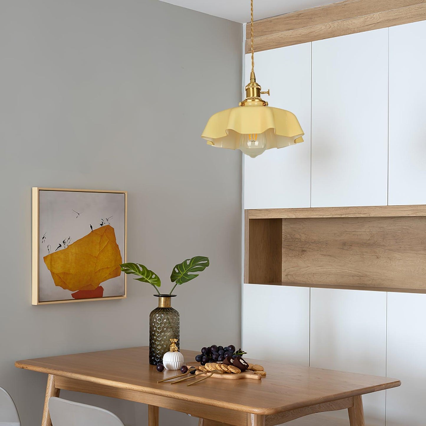 Elegant Ruffled Glass Metal Pendant Lamp