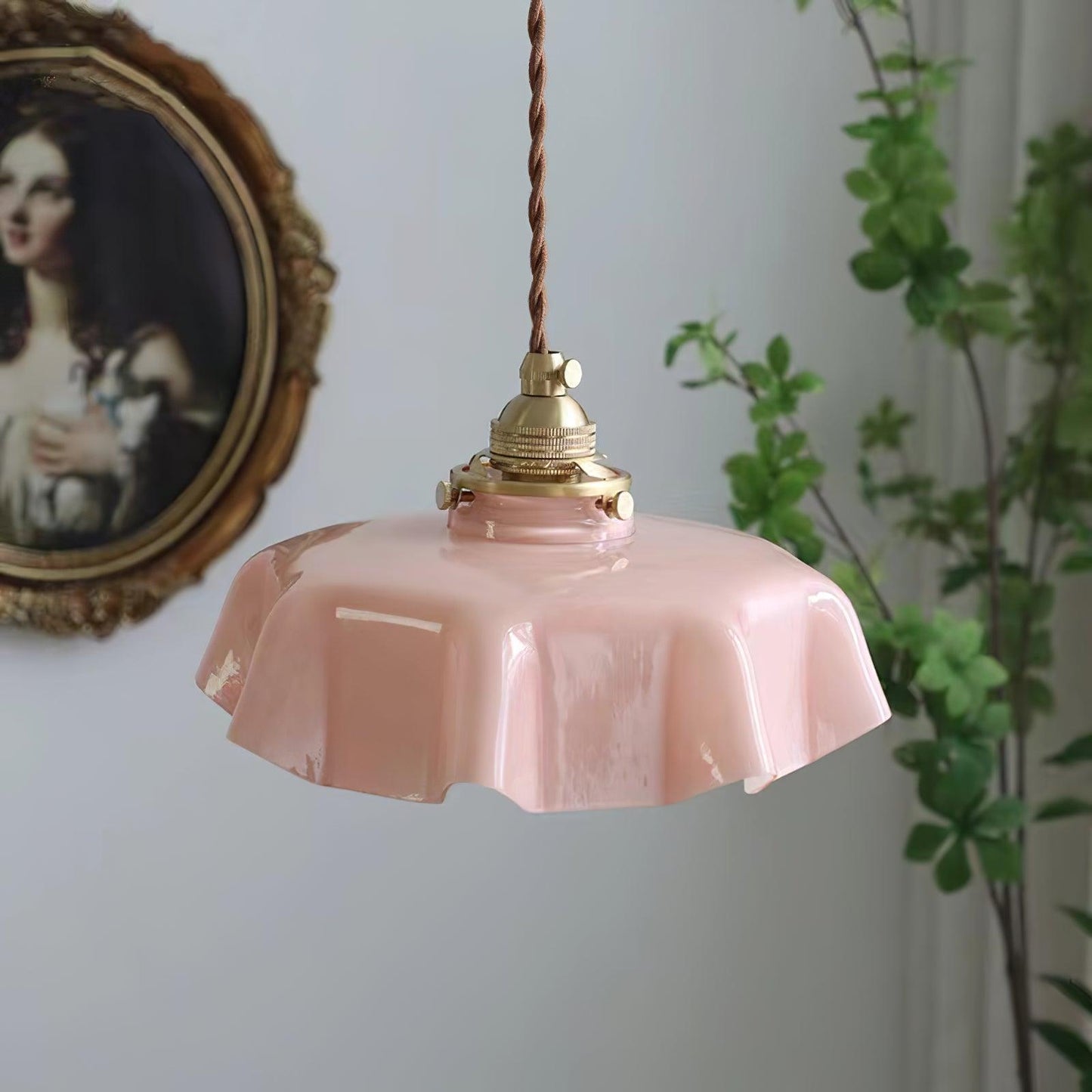 Elegant Ruffled Glass Metal Pendant Lamp